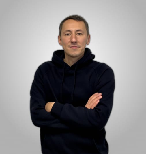 Сотрудник компании Amur Motors