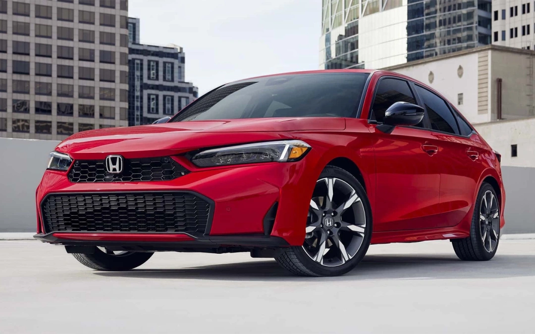 Honda представила обновленный Civic. Он стал гибридным
